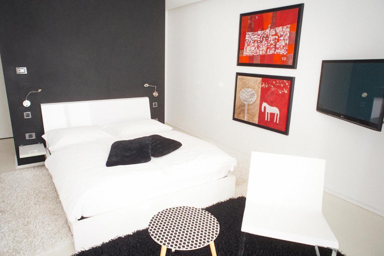 House Iaquin Hotel Доброво Екстериор снимка