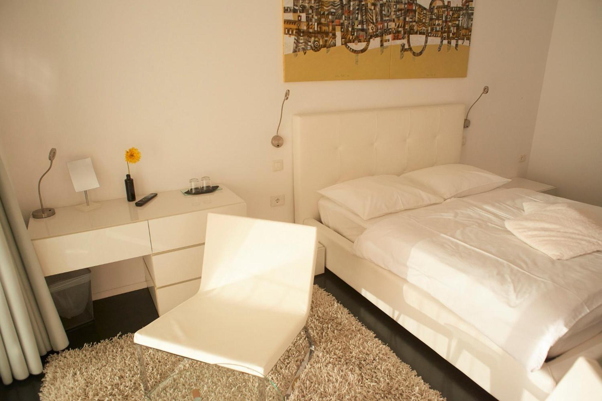 House Iaquin Hotel Доброво Екстериор снимка